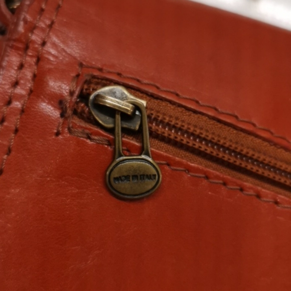 MADE IN ITALY genuine leather small crossbody bag - Picture 9 of 16